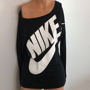 Oversized Off-the-Shoulder Nike Tee